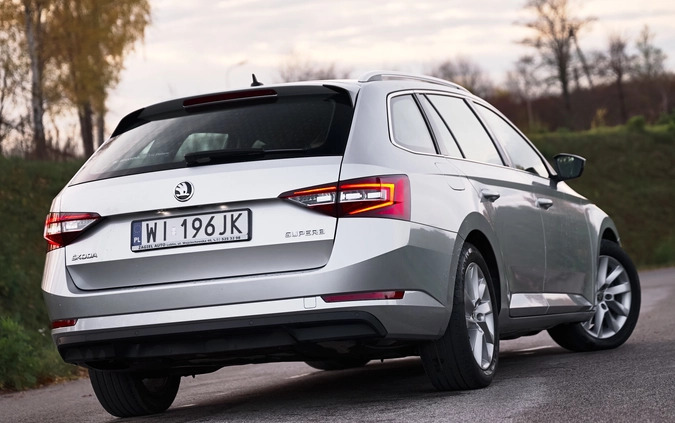 Skoda Superb cena 65000 przebieg: 199220, rok produkcji 2019 z Płock małe 781